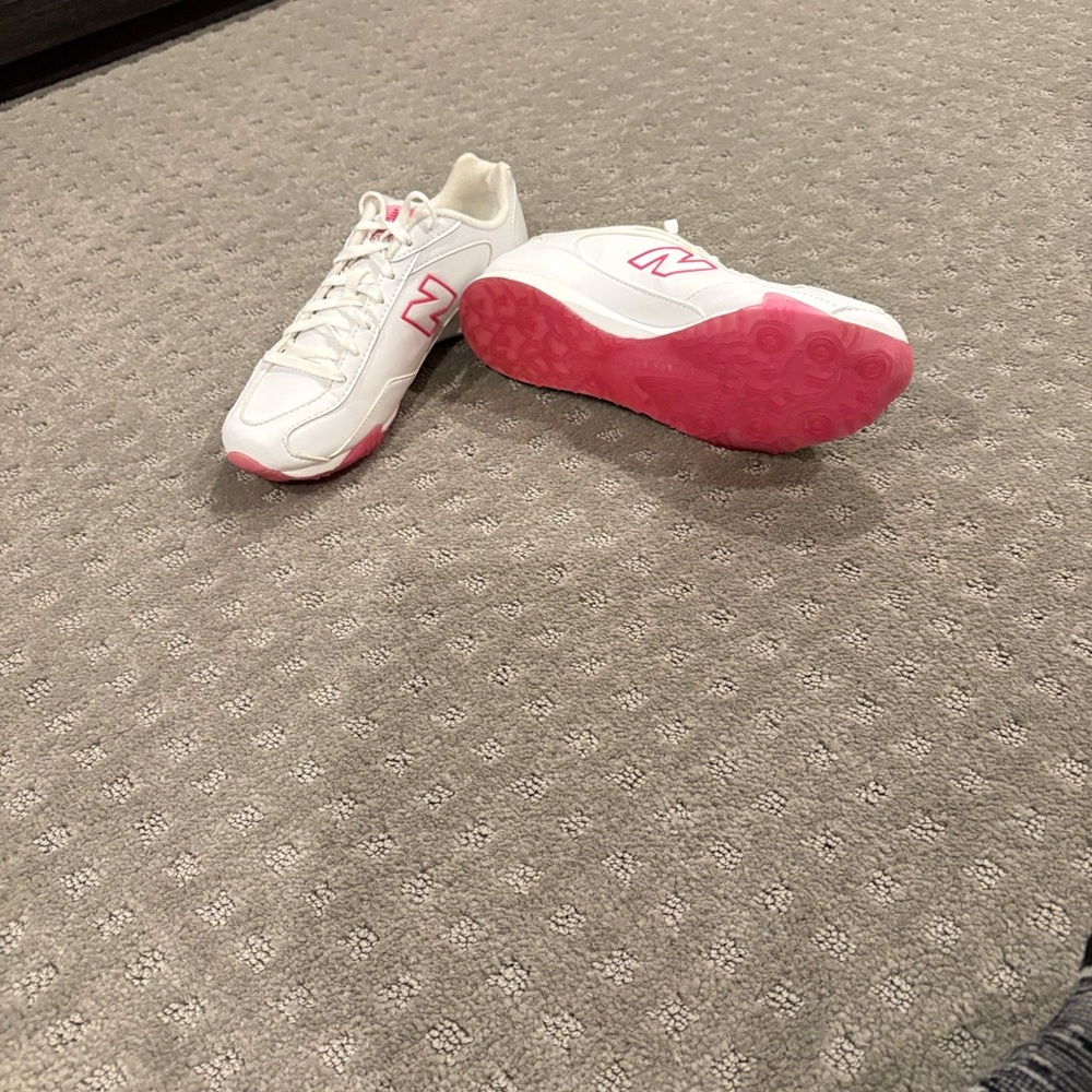 New Balance Women's Sneakers in White and Pink - Picture 3 of 4
